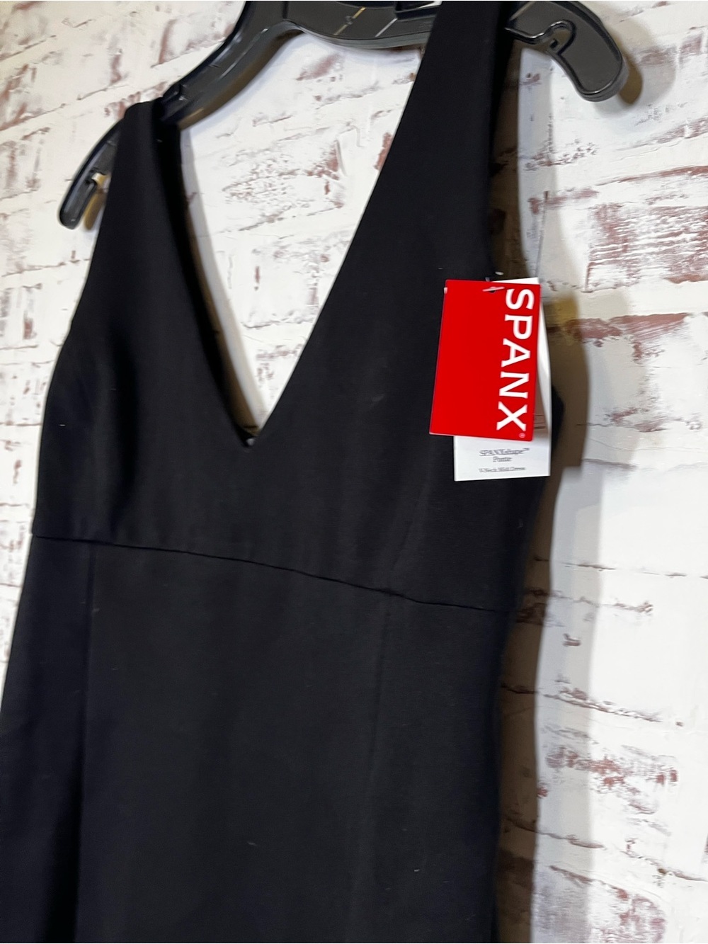 NWT Spanx Black Low V-Neck Sleeveless Sheath Body Shaper Dress Size M - Picture 4 of 5